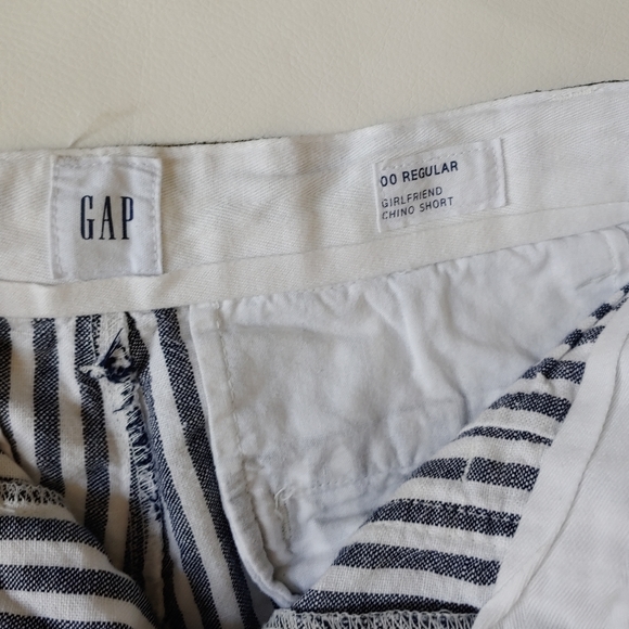 GAP Linen Blend girlfriend Chino shorts - Picture 6 of 10
